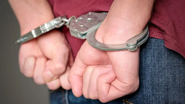 Détention préventive pour suspect de vol dans une école à Porto