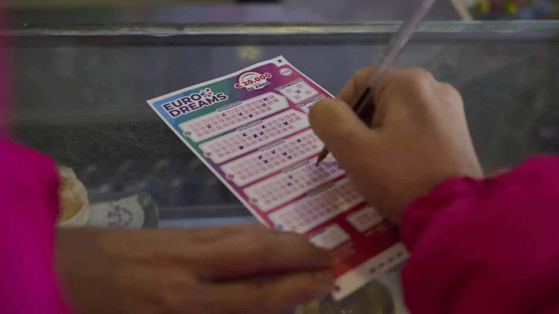 Deuxième prix de l'EuroDreams remporté à l'étranger. Ici, il y a des "œufs" de 472 euros.