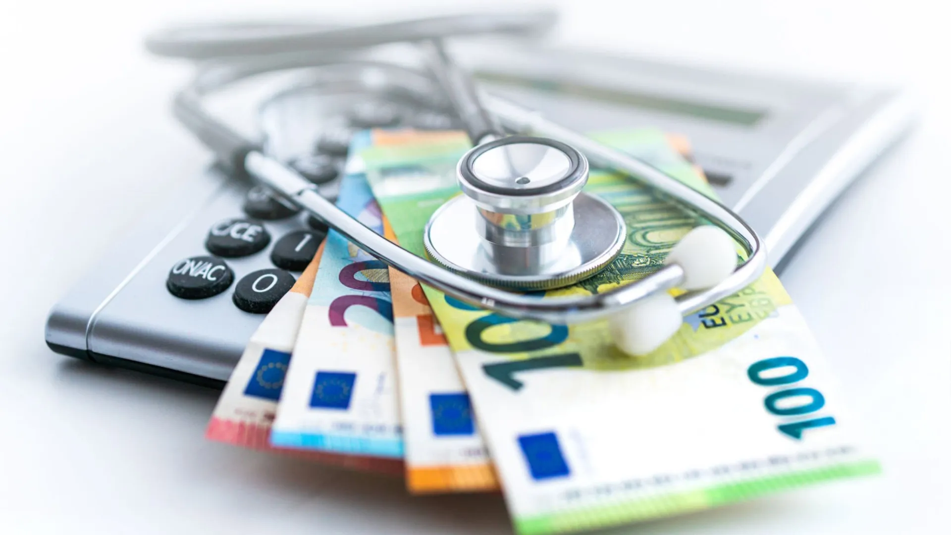 Échographies, scanner... Le gouvernement paie davantage pour les examens du SNS effectués dans le privé.