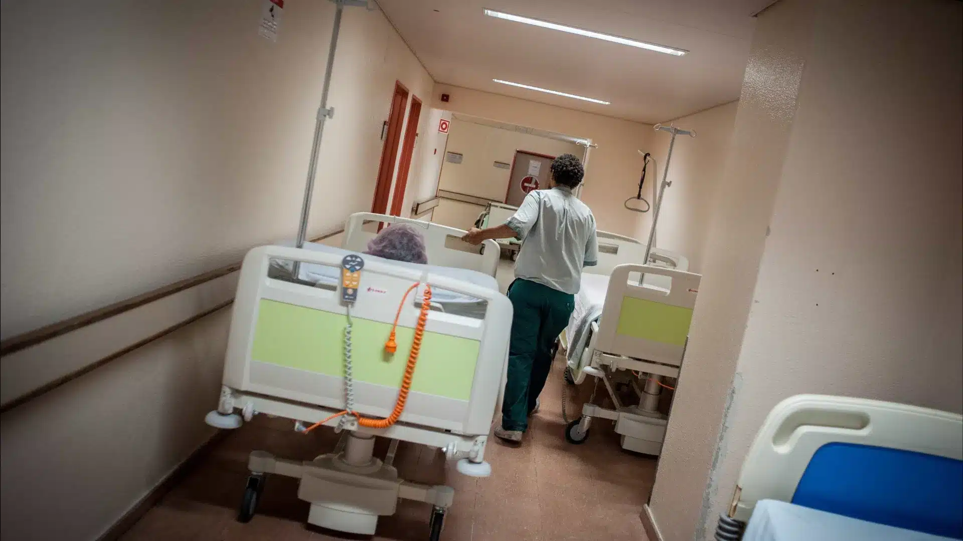 En 2 ans de gouvernement, le SNS augmente la production mais les usagers rencontrent des difficultés.