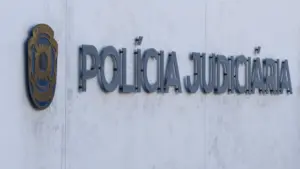 En panne de carburant, ils sont victimes de vol et d'agression. La PJ a arrêté les suspects.