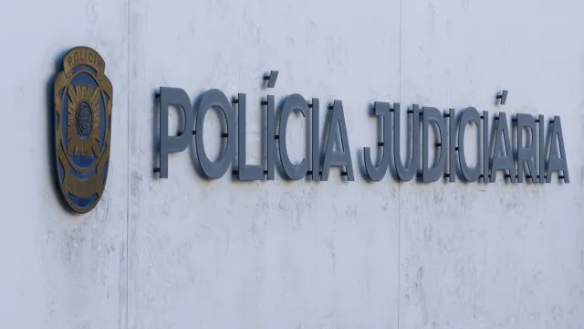 En panne de carburant, ils sont victimes de vol et d'agression. La PJ a arrêté les suspects.