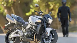 "Équipez-vous correctement !" Conduisez une moto C'est ce que vous devez (vraiment) porter