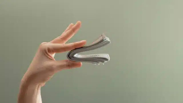 Faux diplomate africain soupçonné d'une escroquerie de 57 000 euros au Portugal.