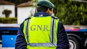 Femme arrêtée par la GNR pour vol dans un établissement commercial de Sines