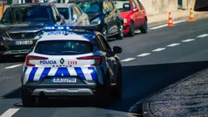 Homme arrêté par la PSP pour suspicion de crime de menace aggravée.