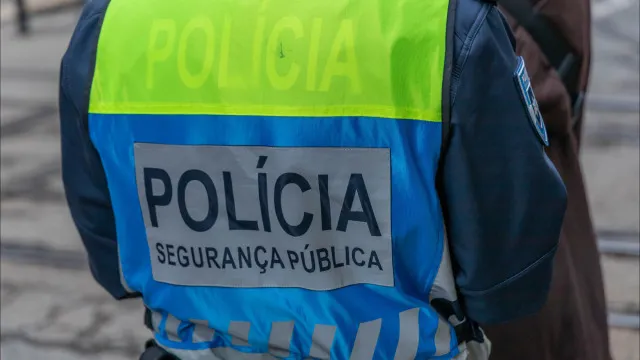 Homme blessé après avoir été abattu à l'extérieur d'un hypermarché à Portalegre.