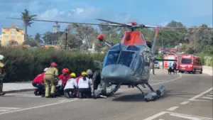 Homme secouru après être tombé d'une falaise à Cascais. Hélicoptère de l'Armée de l'air mobilisé.