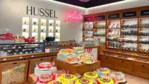 Hussel ferme des magasins et quitte le pays après la hausse des loyers et du prix du cacao.