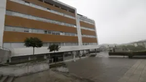 Il a tué un compagnon, s'est couché avec le corps jusqu'à ce qu'il sente mauvais, puis l'a enterré.