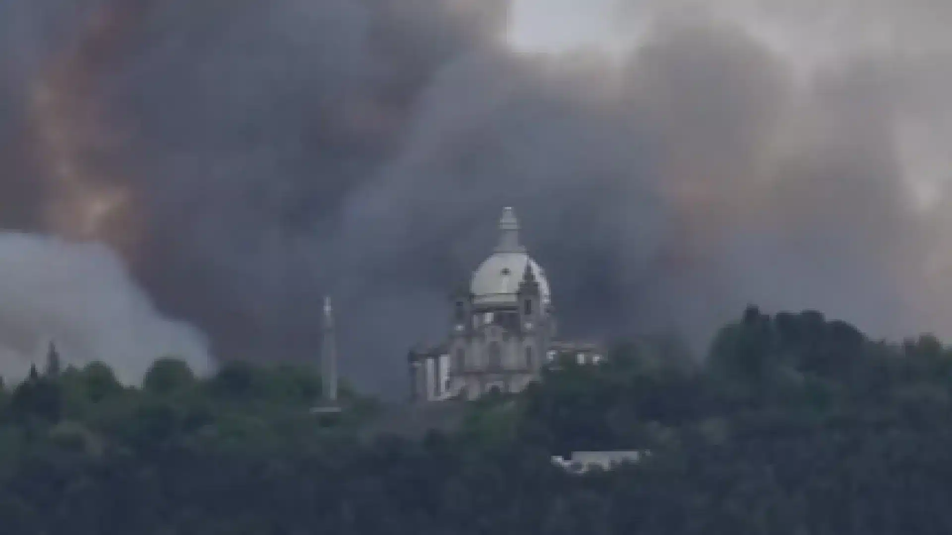 Incendie sur le mont Sameiro à Braga résolu après quatre heures.