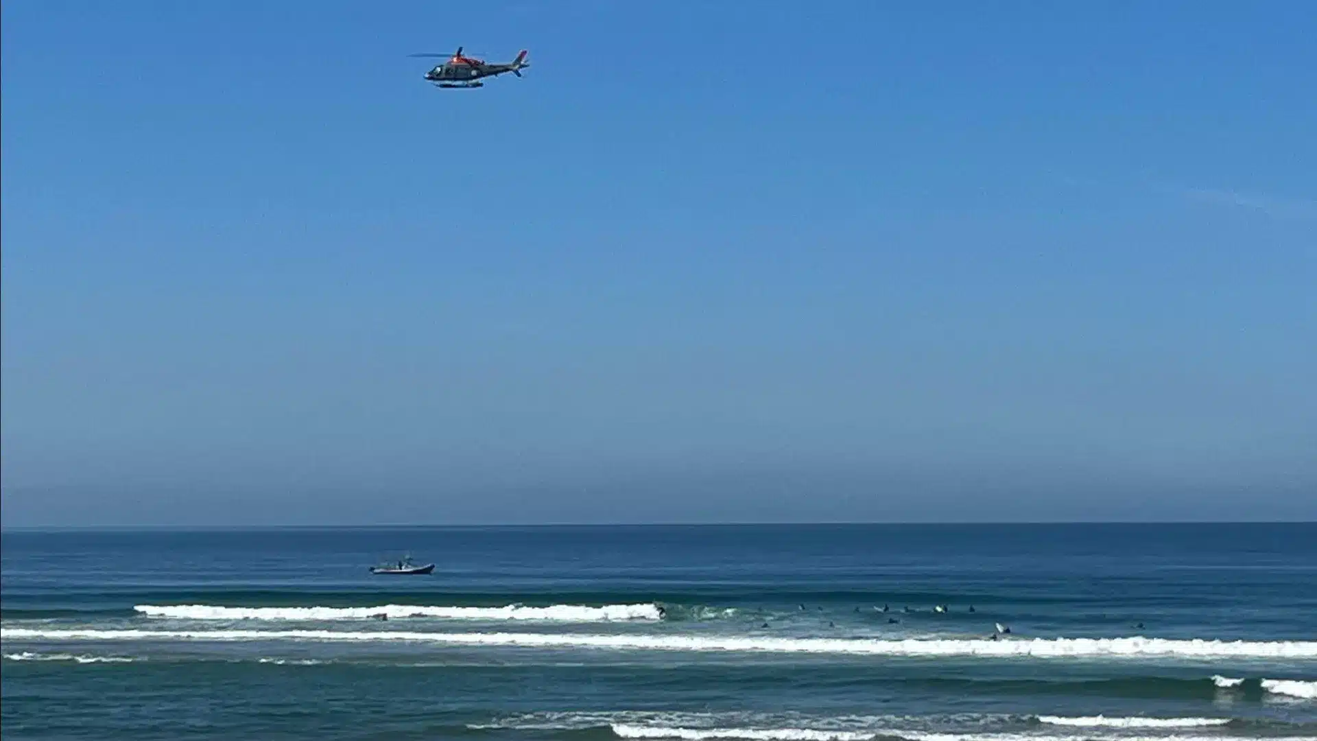 Interrompues recherches pour jeune disparu sur la plage de Costa da Caparica