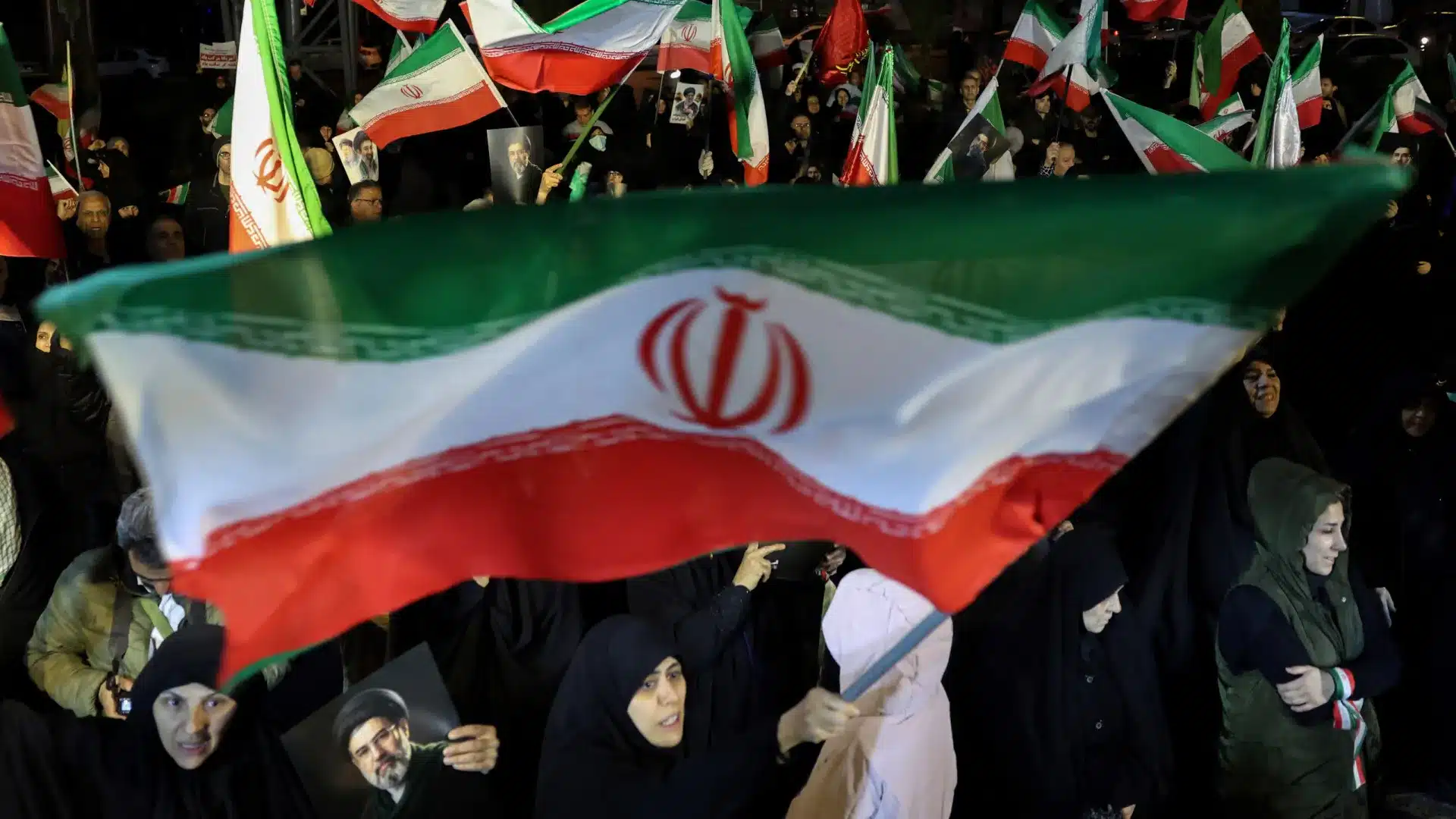 Iraniens à Lisbonne demandent la reprise de la guerre pour un changement de régime