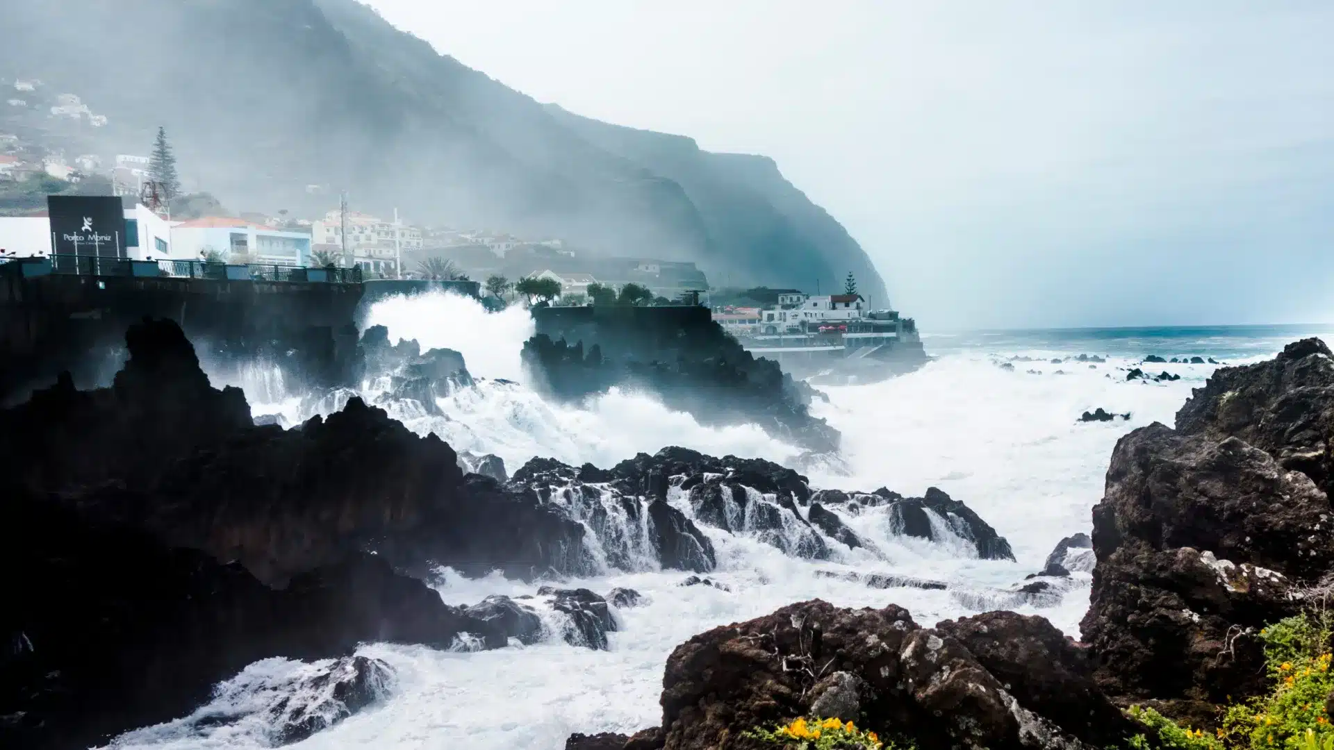 La Capitainerie de Funchal prolonge l'avis de forte agitation maritime jusqu'à demain.