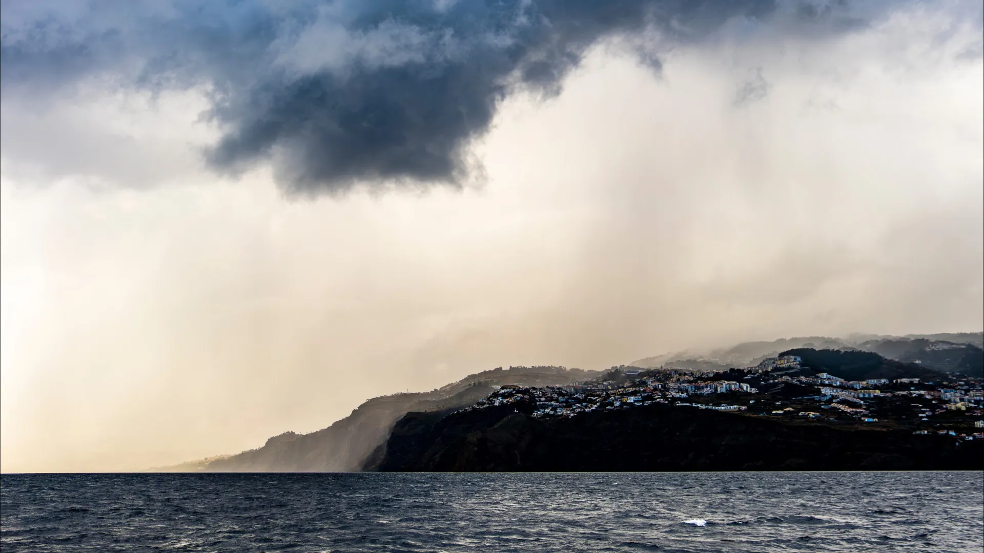 La capitainerie prolonge les avis de vent et de forte agitation maritime pour Madère.
