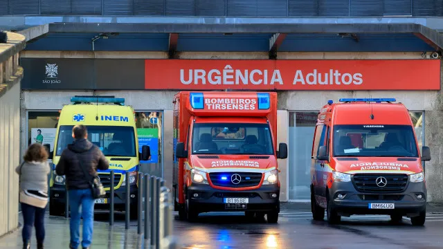 La ministre annonce un programme de 50 millions pour requalifier les urgences.