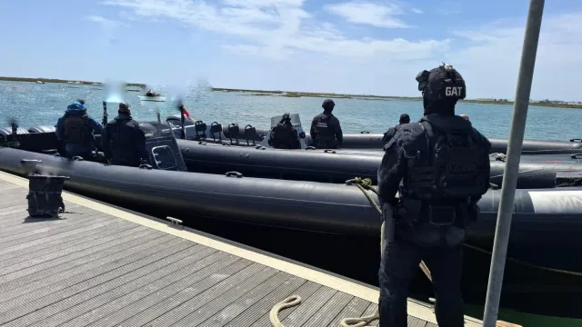La Polícia Marítima intercepte un bateau suspecté de trafic de drogue en Algarve.
