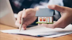 La proposition du gouvernement pour débloquer les biens immobiliers des héritages est "pour les Anglais".