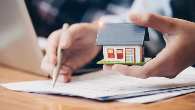 La proposition du gouvernement pour débloquer les biens immobiliers des héritages est "pour les Anglais".