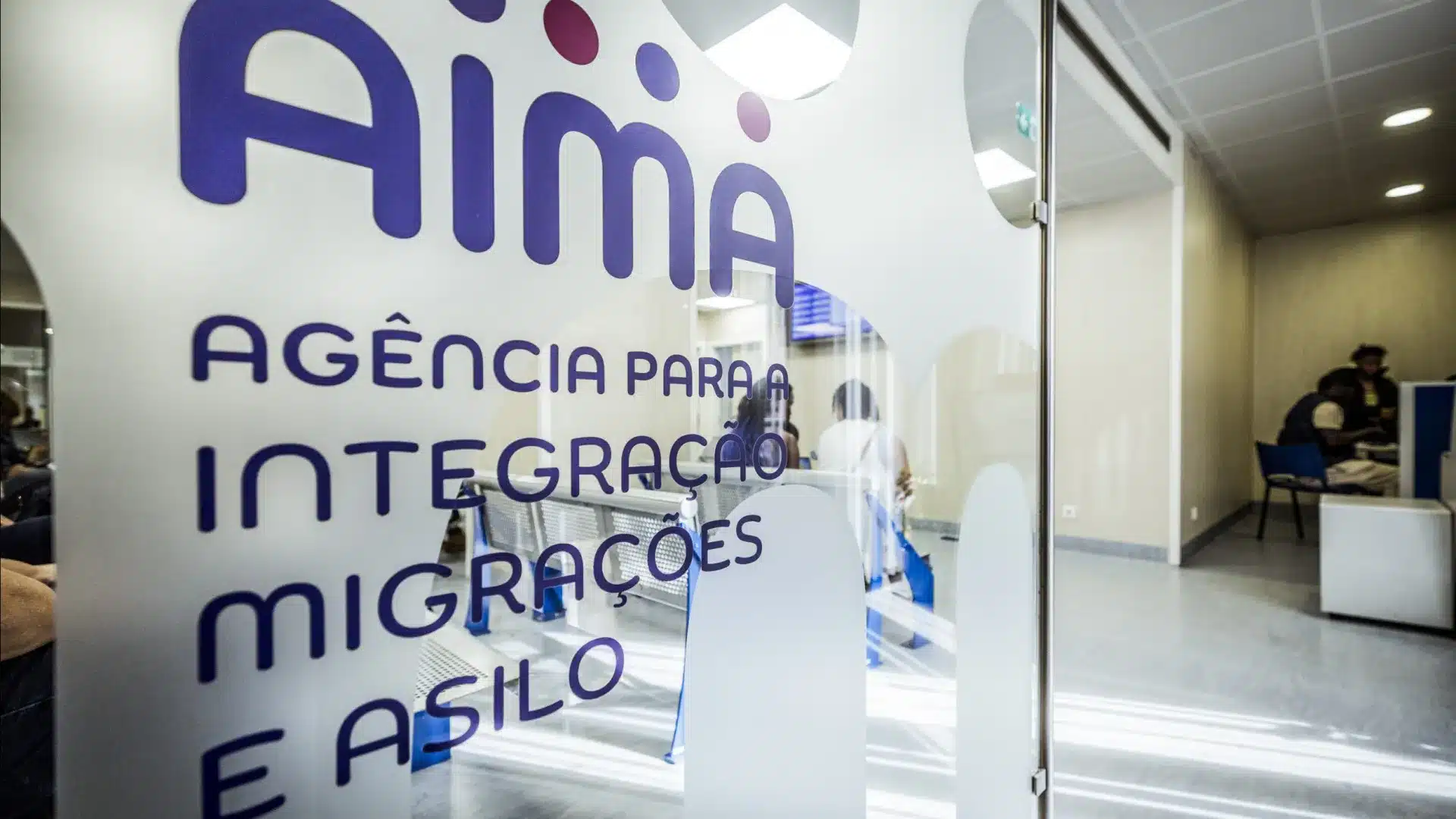 La PSP a renforcé la boutique de l'AIMA après des désordres à Lisbonne. La file comptait 500 personnes.
