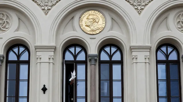 La recherche sur le cancer réunit des prix Nobel et de jeunes scientifiques en Algarve.