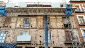 La réhabilitation urbaine ralentit la croissance en février.