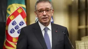 La réunion du Conseil d'État a commencé à 15h00, avec deux absences.