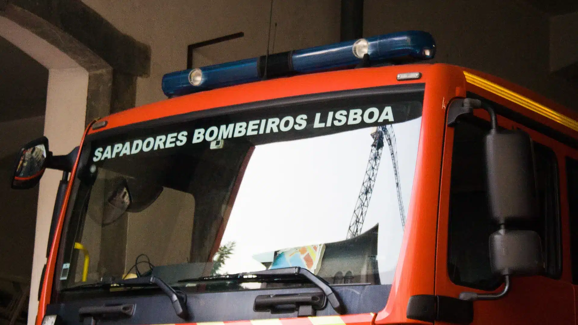 La Rua Morais Soares rouverte à la circulation après l'incendie dans un immeuble.