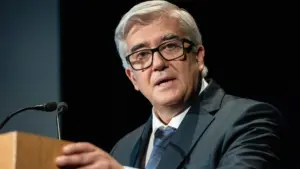 Lacerda Sales considère que réformer l'INEM nécessite de valoriser les professionnels.