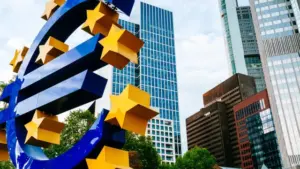 L'activité de la zone euro se contracte en avril, après 15 mois de croissance.