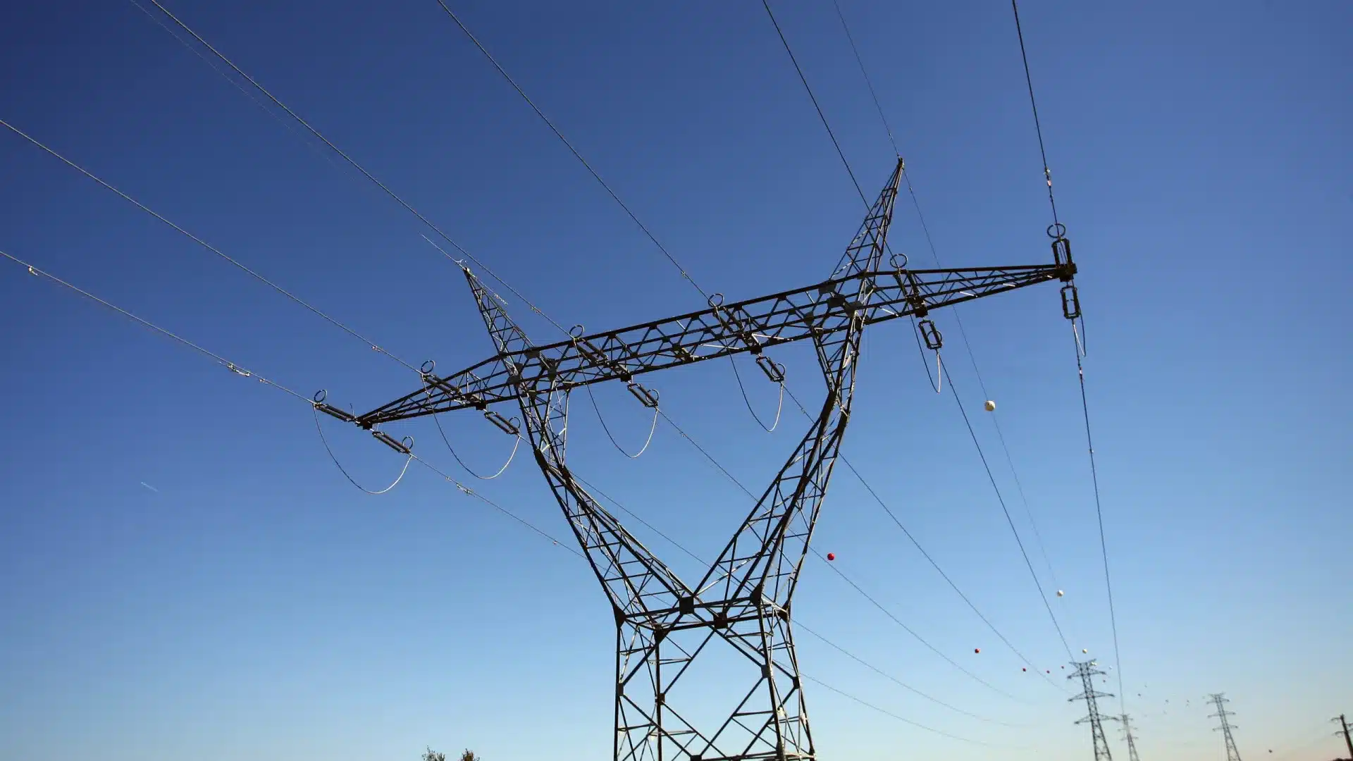 L'Angola et la Namibie progressent vers une interconnexion électrique après un accord conjoint.