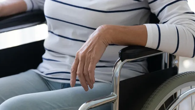 L'assistance pour les personnes handicapées ne devrait pas dépendre des ressources.