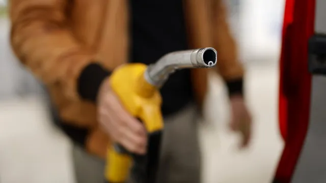 Le Brent augmente de 2,5 % pour s'approcher de 98 dollars avec incertitude sur les négociations