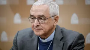 Le chef de la CEP critique ceux qui sont "contre l'avortement et contre les vivants"