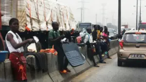 Le chômage recule à 28,3 % en Angola, mais l'informalité reste élevée.