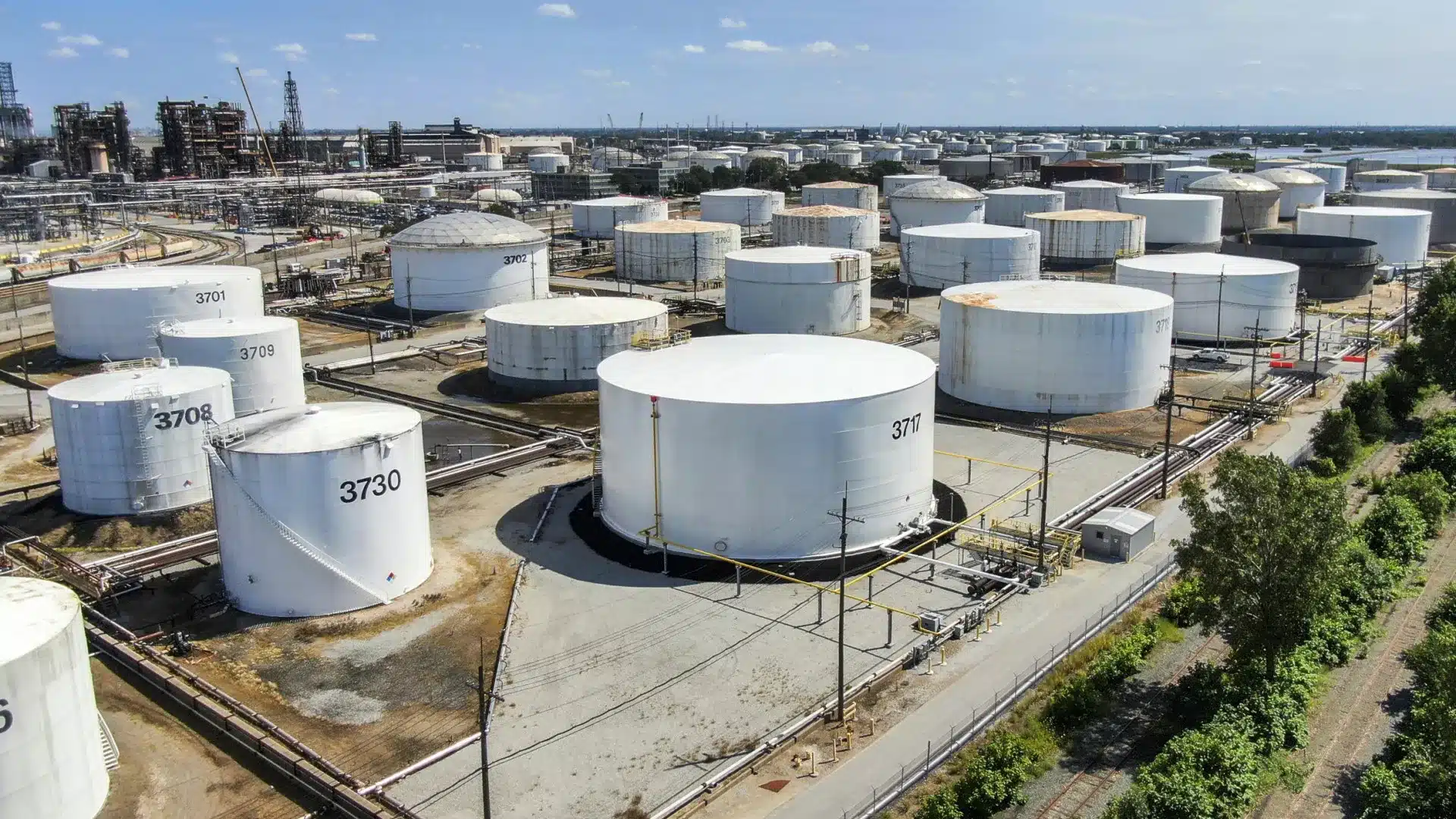 Le cours du Brent pour livraison en juin baisse de 13 % à 94,75 dollars.