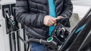 Le dépôt résiste encore On prévoit déjà une baisse des prix des carburants