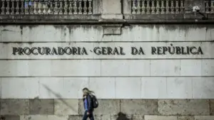 Le député veut choisir des e-mails comme preuve sans autorisation préalable.