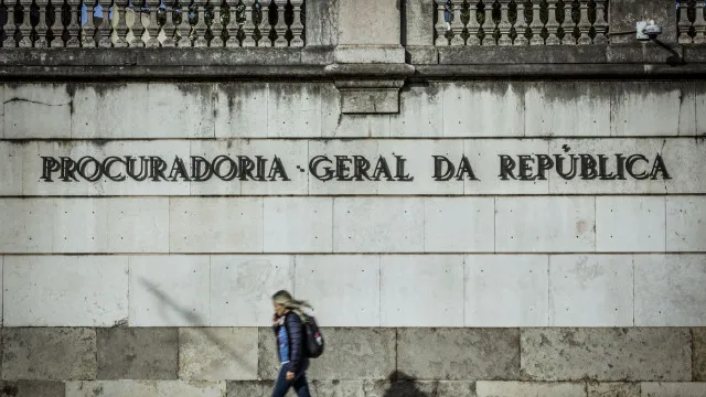 Le député veut choisir des e-mails comme preuve sans autorisation préalable.