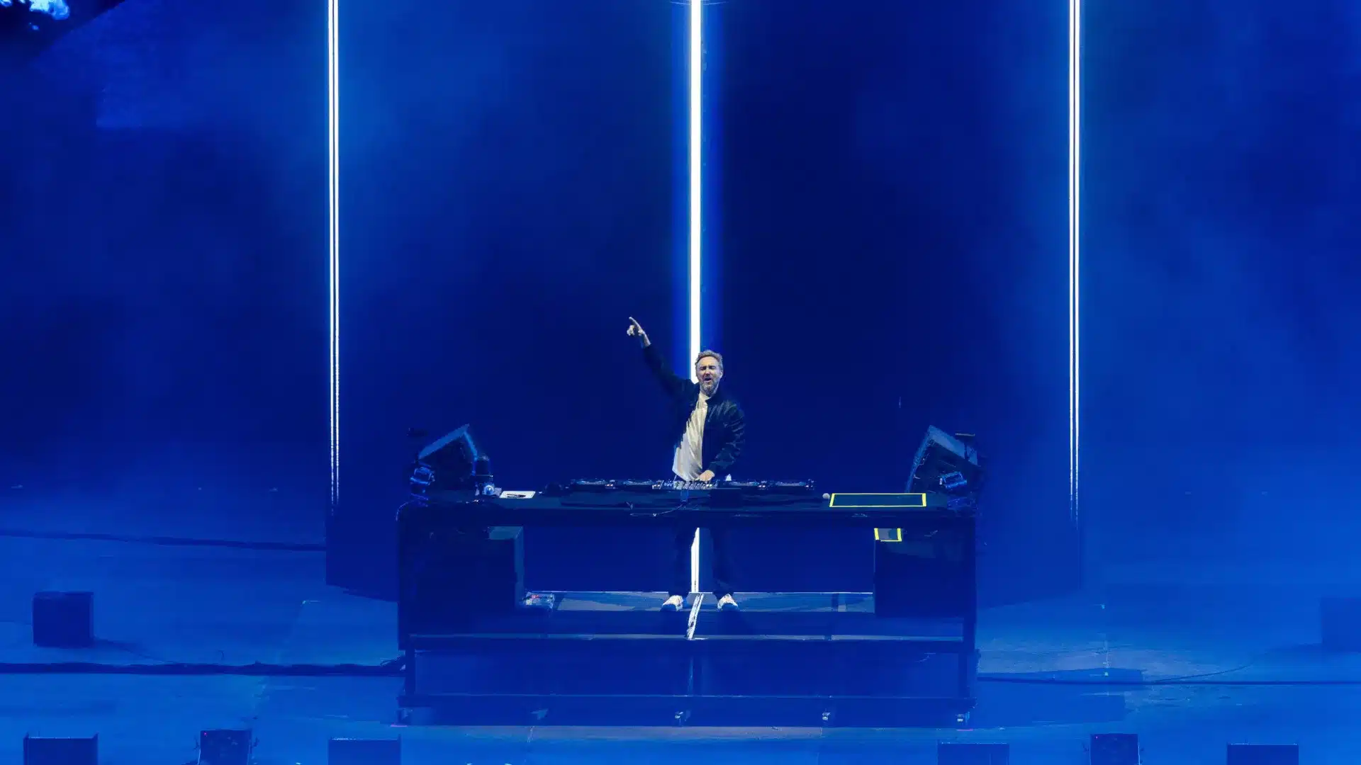 Le DJ et producteur David Guetta présente en Portugal le spectacle "The Monolith"