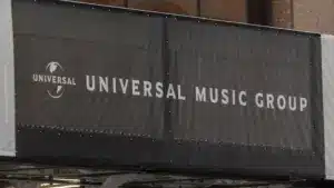 Le fonds de Bill Ackman lance une offre pour acheter Universal Music.