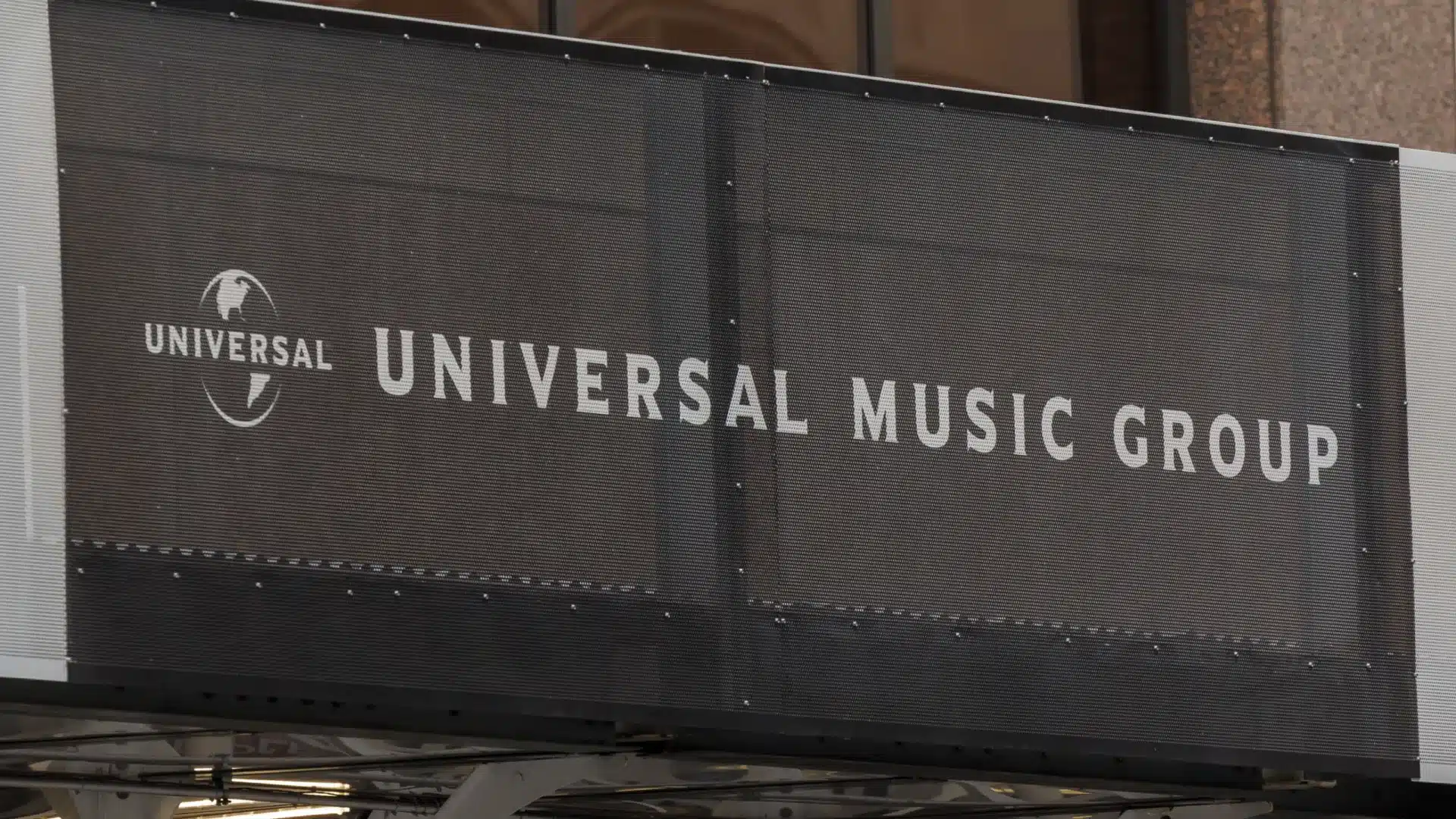 Le fonds de Bill Ackman lance une offre pour acheter Universal Music.