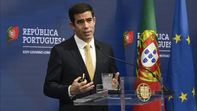 Le gouvernement analyse les mesures qu'il pourrait adopter concernant les carburants pour l'aviation.