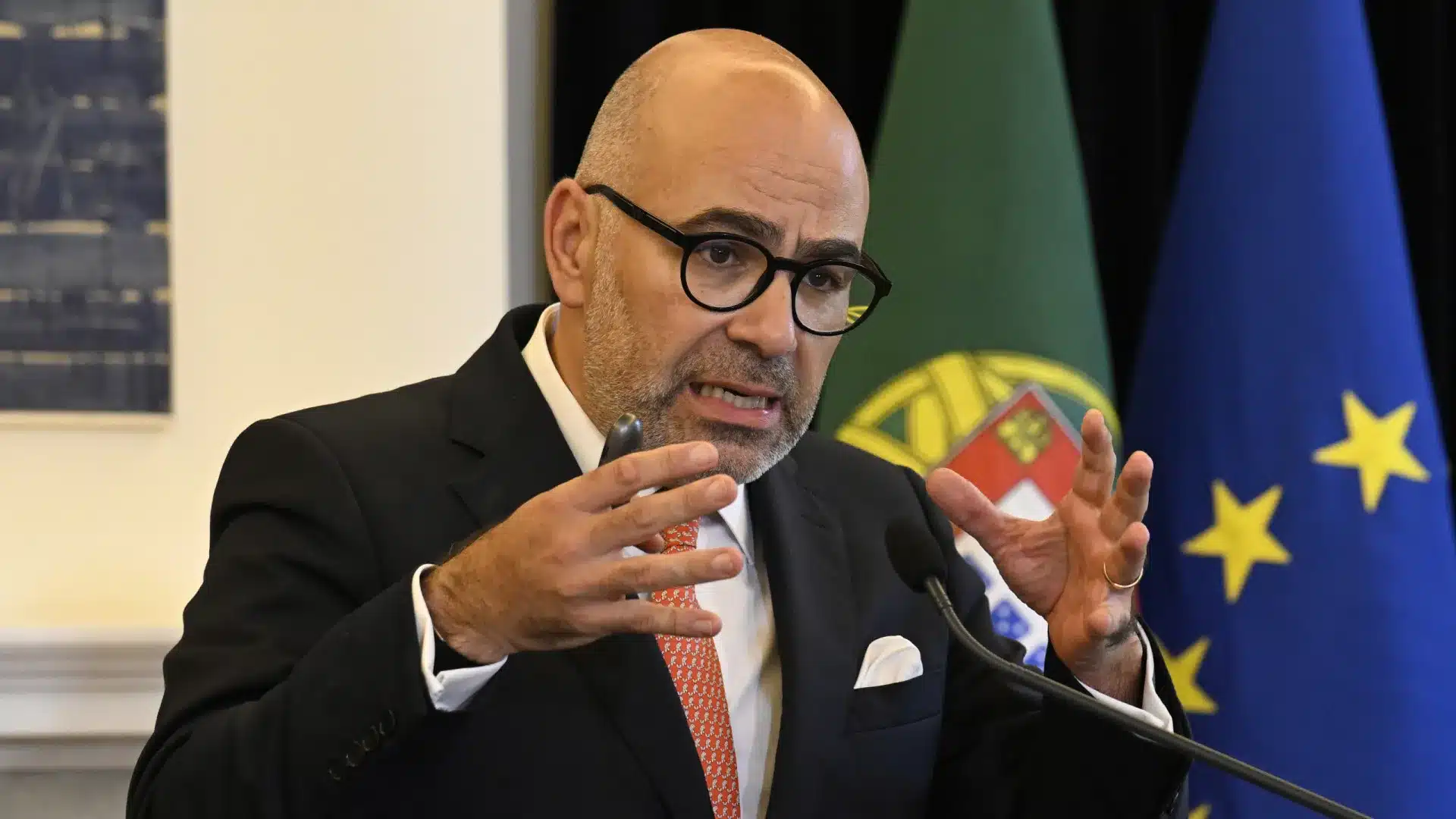 Le gouvernement assure le respect de la loi dans le concours de la Ligne Violeta du métro.