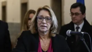 Le gouvernement fera un "dernier effort" après le rejet de l'UGT et annonce une dernière réunion.