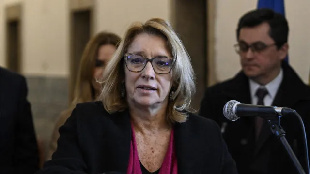 Le gouvernement fera un "dernier effort" après le rejet de l'UGT et annonce une dernière réunion.