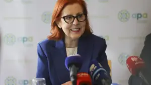 Le gouvernement respecte "rigoureusement la loi" concernant les vols nocturnes à Lisbonne.