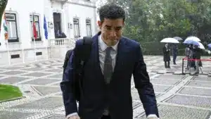 Le ministre défend la RTP en Guinée-Bissau malgré les difficultés.