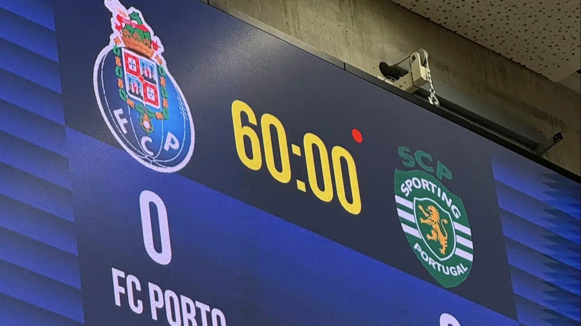 Le MP ouvre une enquête après une "odeur toxique" lors du match entre le FC Porto et le Sporting.