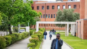 Le nombre d'inscriptions dans l'enseignement supérieur est le plus élevé de la dernière décennie.